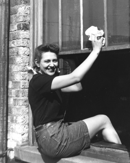 Lauren Swinney hanging around her apartment in Evanston, Illinois, while a student at Northwestern. Circa early 1940's