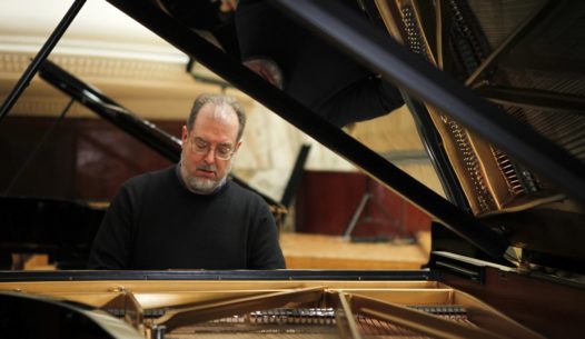 American pianist Garrick Ohlsson plays during the rehearsal for the Special Concert on the 200th Anniversary of Fryderyk Chopin's Birth at Warsaw Philharmonic February 25, 2010. Poland is celebrating the 200th birthday of one of its most famous sons, composer Chopin, with a week-long marathon of recitals of his music, a commemorative bank note and a new state-of-the-art museum. REUTERS/Kacper Pempel (POLAND - Tags: ANNIVERSARY ENTERTAINMENT SOCIETY)