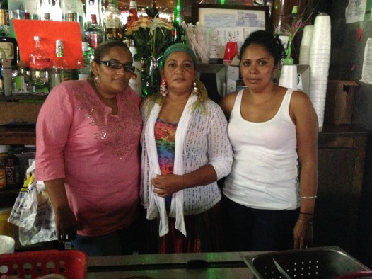 Elizabeth Oviedo (center)