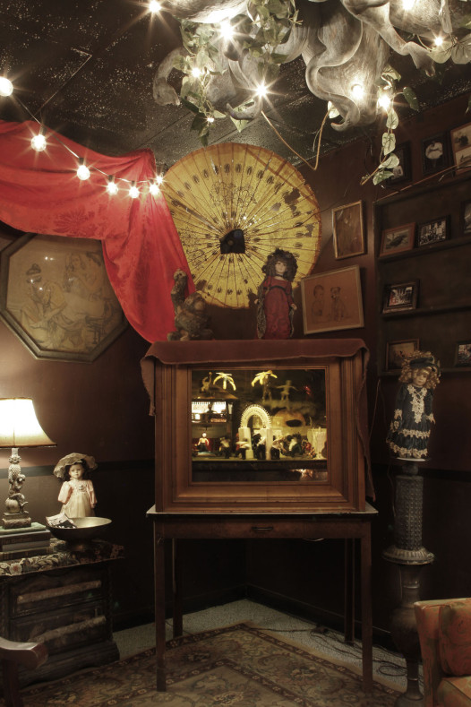 The odditites begin in Mme. DeLaportes waiting room. (Photo: escapemyroom.com)