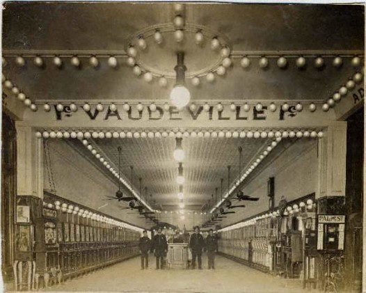 Vaudeville_Penny_Arcade_New_Orleans_Teunisson