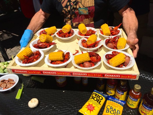 For the single girls on a budget, check out the 1st floor and outside stands: food demonstrations and free tastings (Photo by: Sarah Isabelle Prevot)